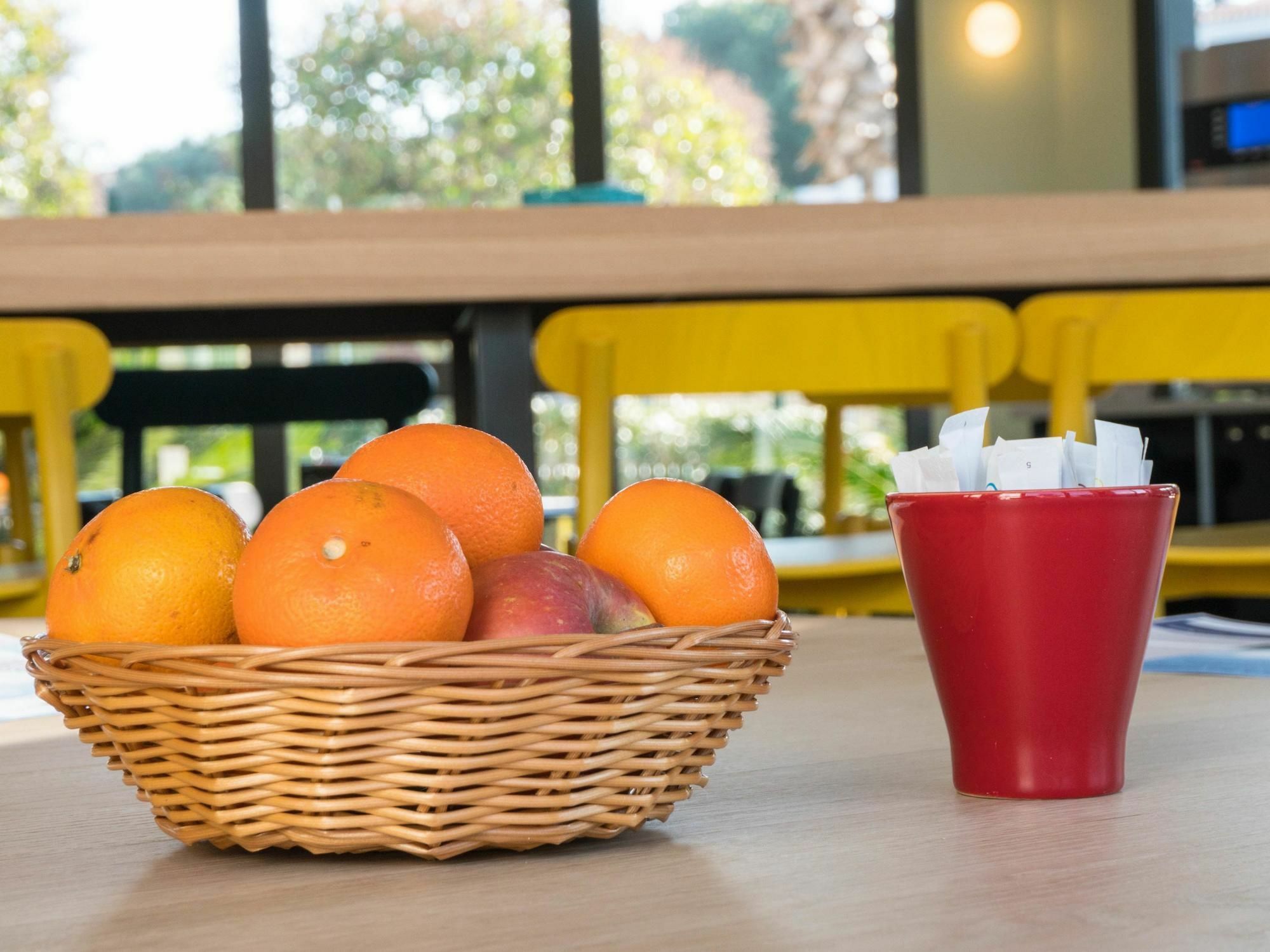 Ibis Styles Perpignan Canet En Roussillon Exterior foto
